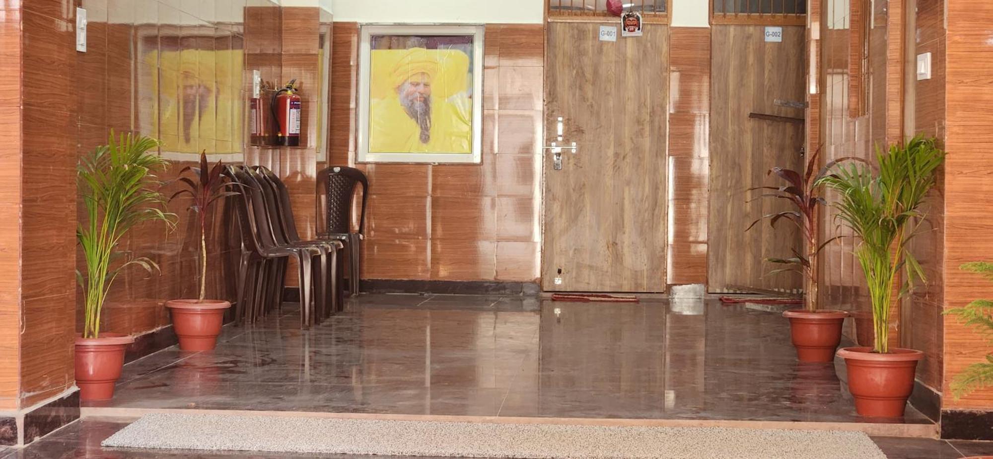Hotel Shree Radha Rani Dham, Near Iskcon And Prem Mandir Vrindāvan Esterno foto