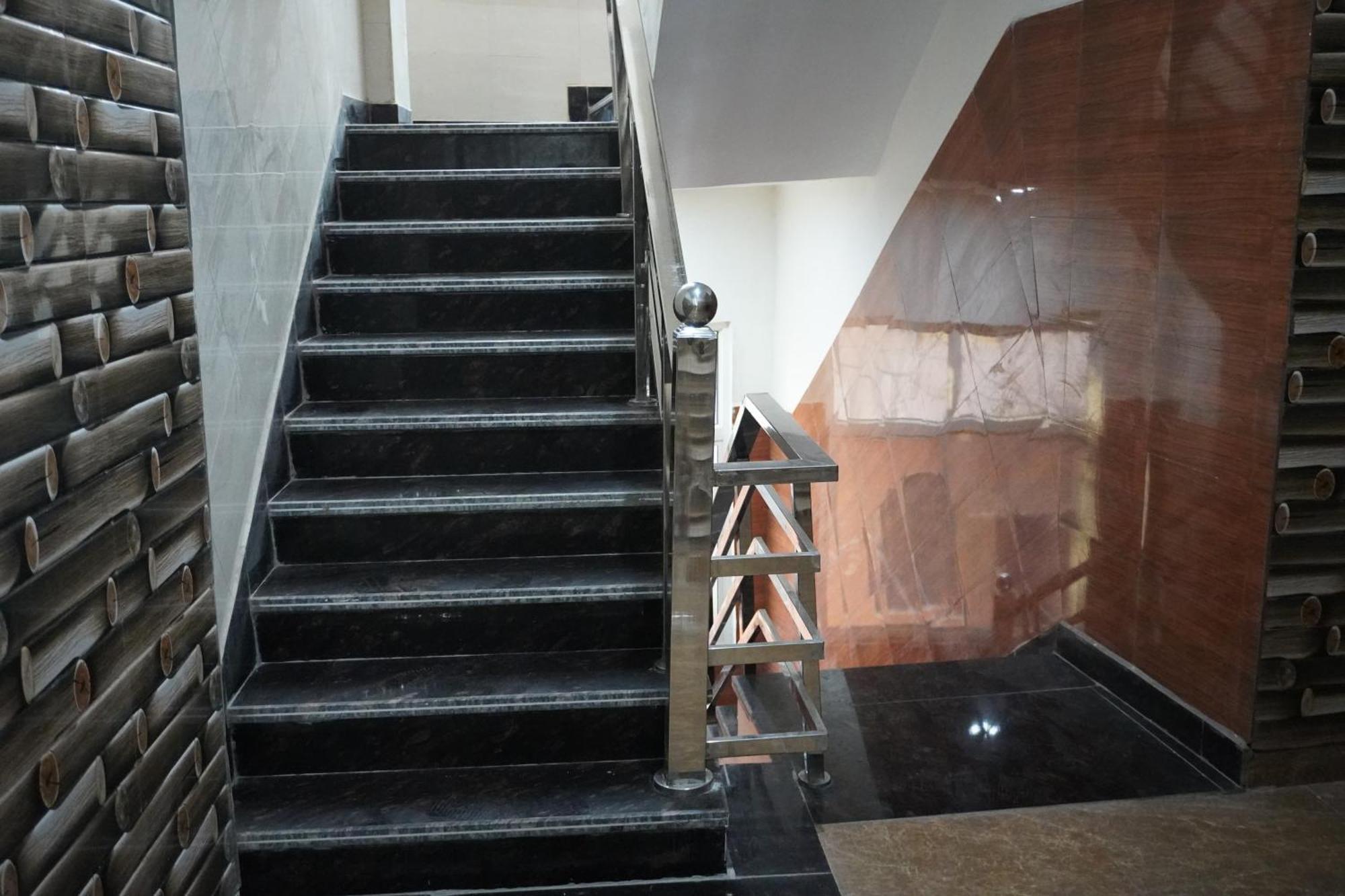 Hotel Shree Radha Rani Dham, Near Iskcon And Prem Mandir Vrindāvan Esterno foto